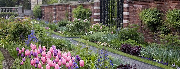 Der Garten im "Old Money"-Stil - Pflanzen und Dekor