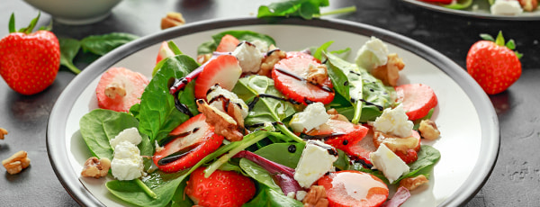 Sommersalat mit Spinat und Erdbeeren | Gärtnerhandbuch ...